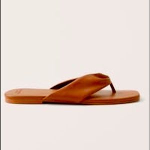 Abercrombie & Fitch Soft Gathered Flip Flops